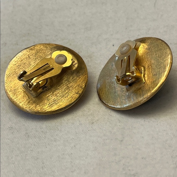 Vintage Clip-On Earrings - Picture 3 of 3